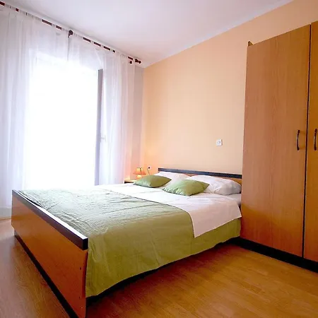Ivan By El-pi Tours Apartment