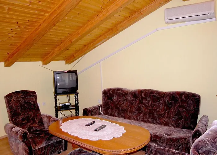 Apartment Ivan By El-pi Tours